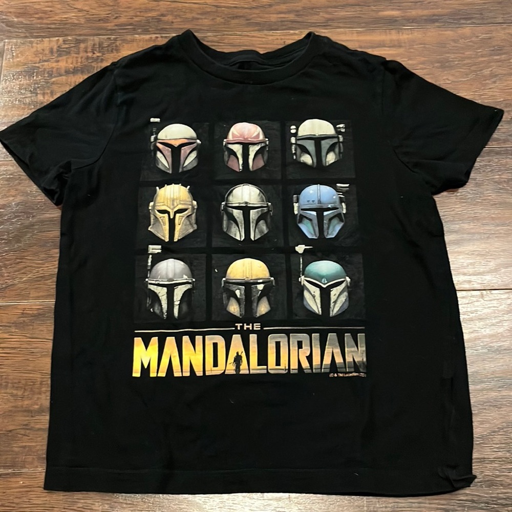 Mandalorian t-shirt for kids 6-7 yo old navy star wars